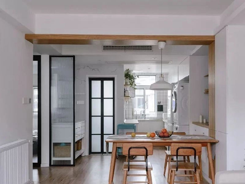 出租房裝修哪家好,出租房翻新哪家專業(yè),出租房裝修哪家便宜 /></div>
<div>再來介紹出租房裝修哪家便宜，或說出租房裝修翻新多少錢，出租房是每個(gè)裝修翻新中常見的一種,也比較容易出現(xiàn)各種問題,出租房的裝修項(xiàng)目多,細(xì)節(jié)比較復(fù)雜；比如：出租房改造不同于出租房的首次裝修，出租房改造是在出租房原有裝修風(fēng)格的基礎(chǔ)上進(jìn)行部分的改動(dòng)，這樣的裝修花費(fèi)也比首次裝修的多。出租房裝修改造從施工方面看拆除+清運(yùn)+材料運(yùn)輸。</div>
<div><img src=