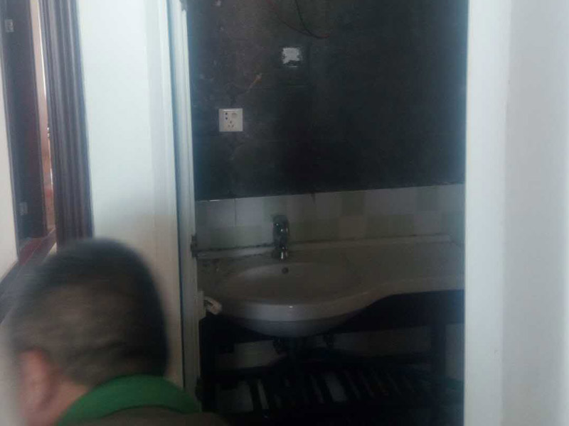 衛(wèi)生間補磚，建渣清理