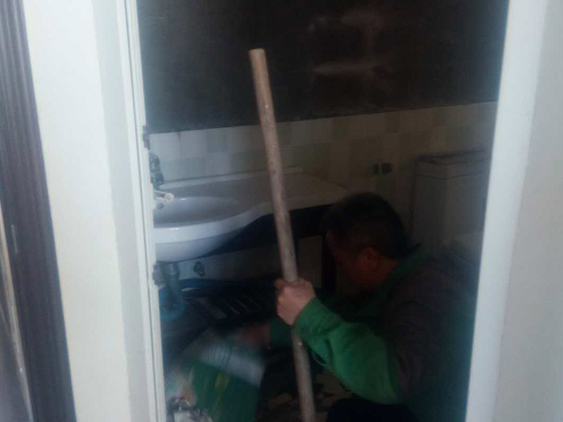 衛(wèi)生間補磚，建渣清理