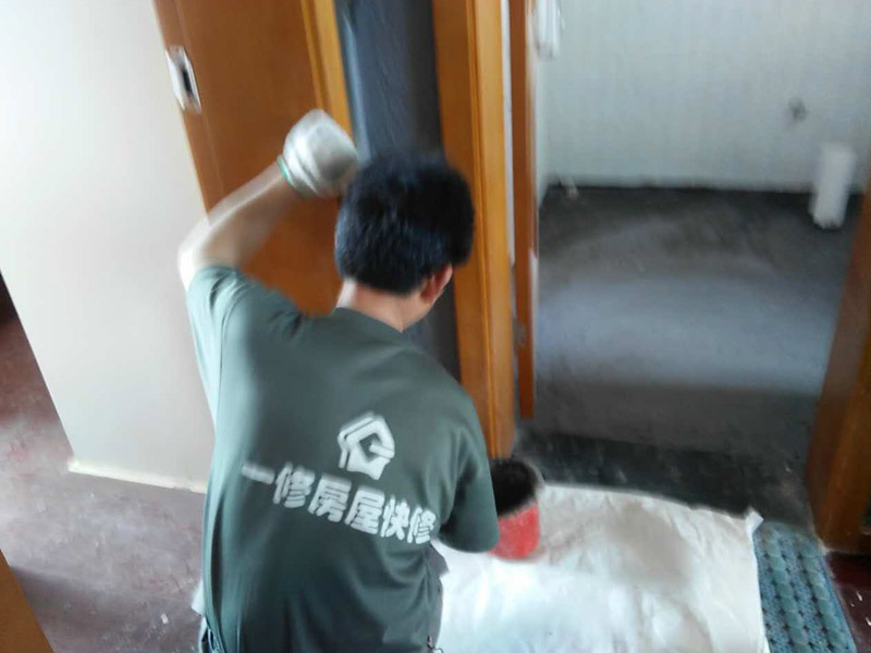 衛(wèi)生間門(mén)邊防潮