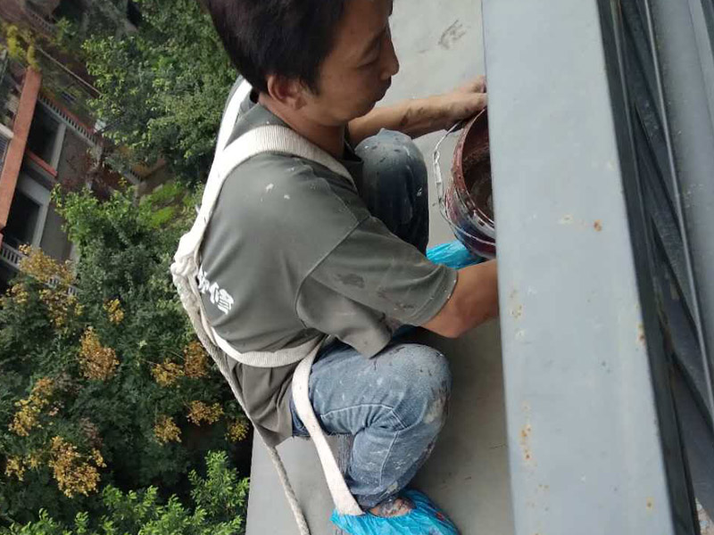 鋪防水卷材，打結(jié)構(gòu)膠